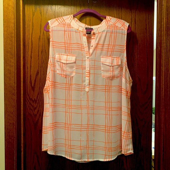 NWOT Torrid sleeveless blouse - size 2 - Picture 1 of 5